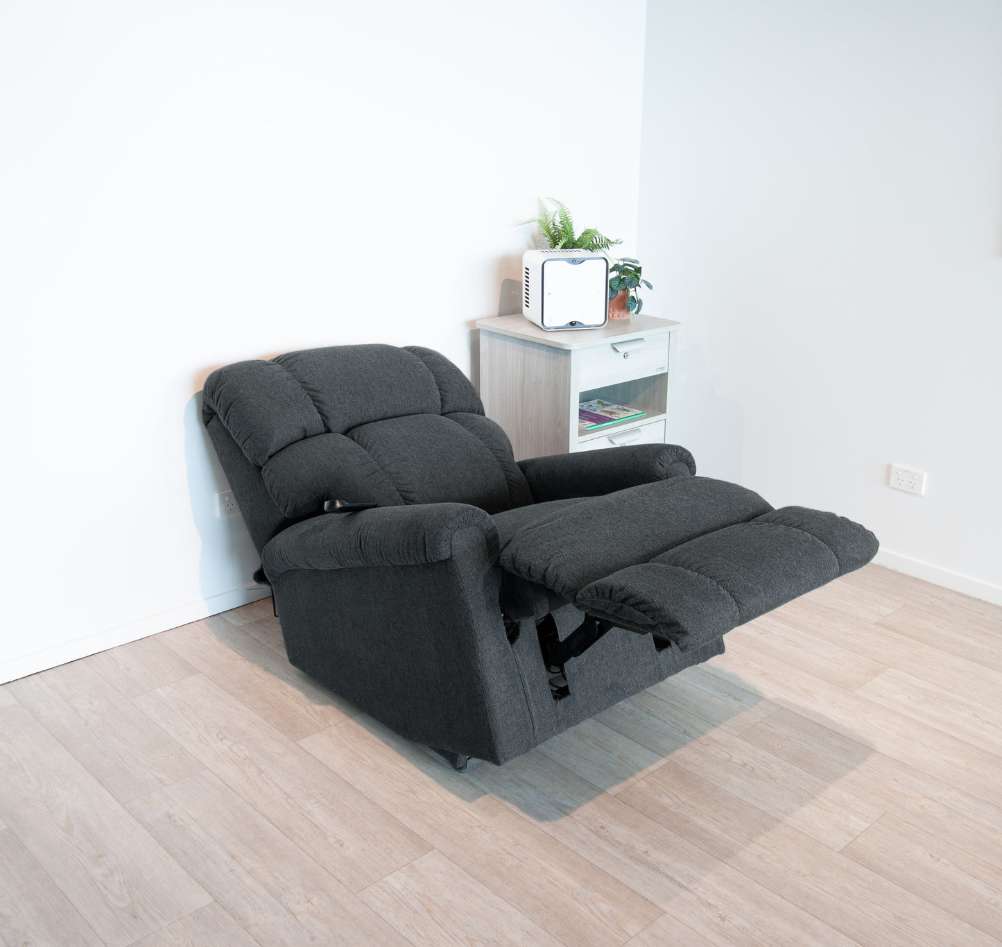 La-Z-Boy Pinnacle Platuinum Powerlift Recliner